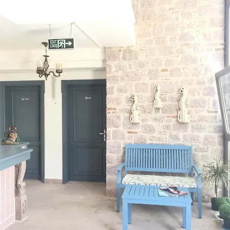 Couette-café Cunda Mira Butik