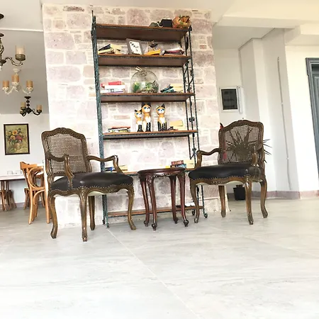 Cunda Mira Butik Couette-café Ayvalı